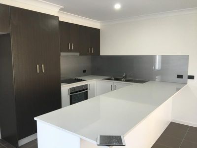 1 / 38 Gullwing Street, Upper Coomera