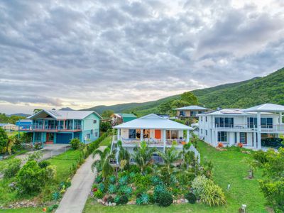 8 Blackcurrant Drive, Hideaway Bay