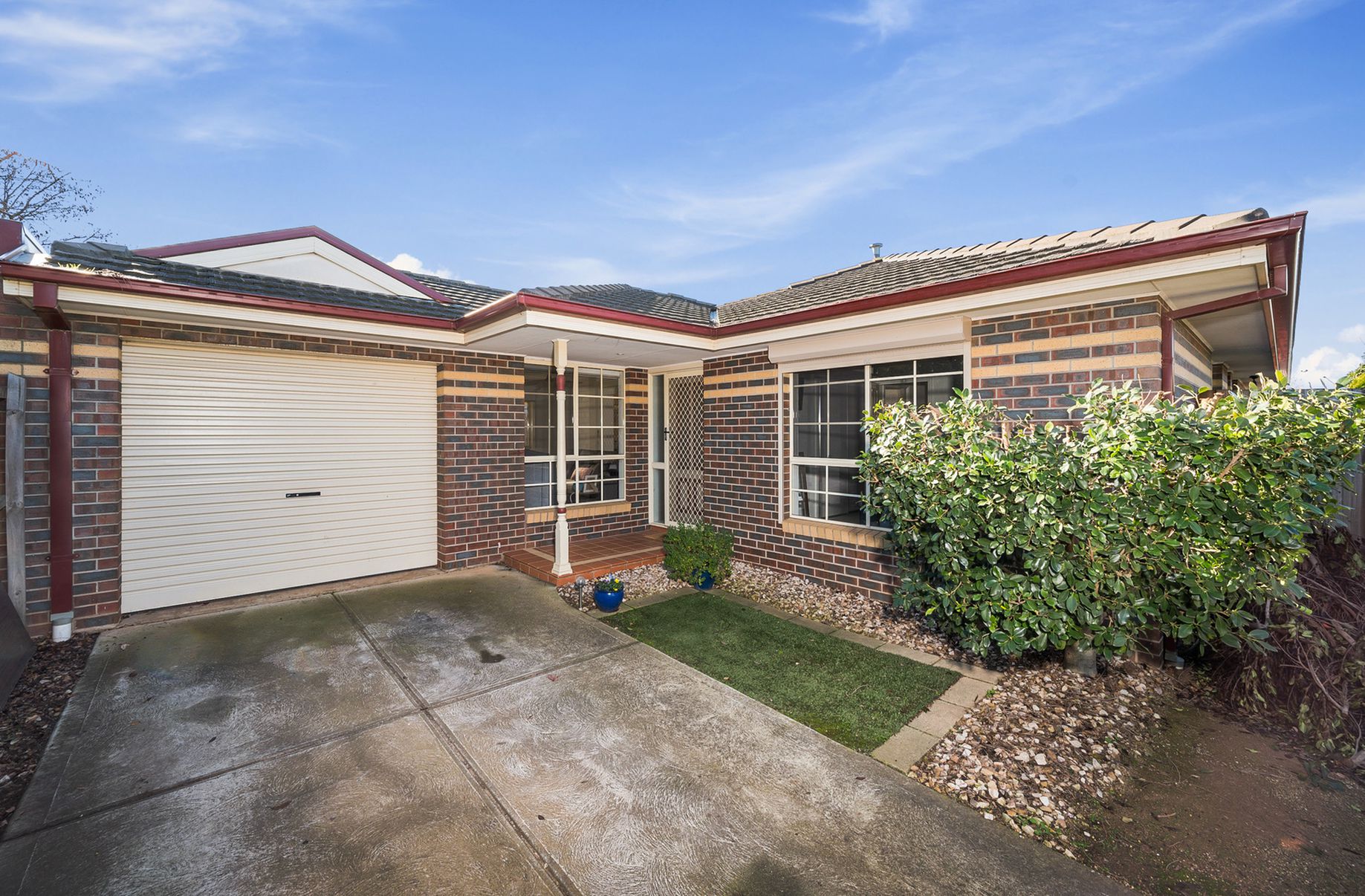 2 / 8 DELATITE COURT, Werribee