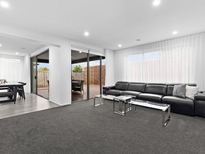 7 CROWE AVENUE, Cranbourne West