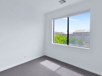 112 Starboard Way, Werribee South