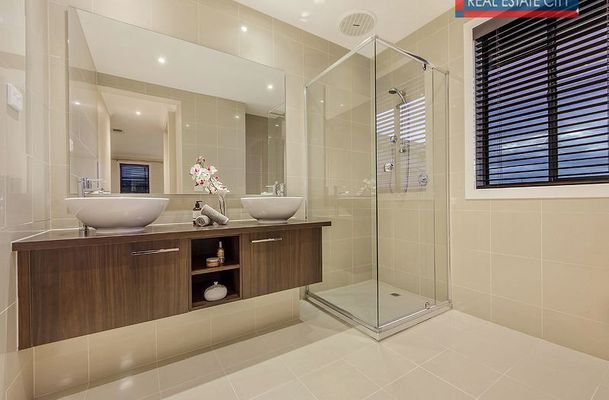 2 Firenze Road, Greenvale