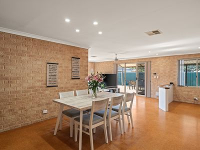 2 Stenton Gardens, Kinross