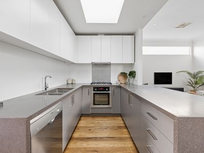 37 Robbs Road, West Footscray