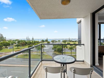 19 / 136 Marine Parade, Southport