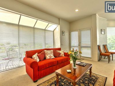 4 Maynet Pl, West Albury