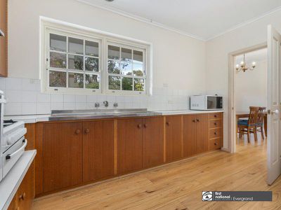 6 Olde Coach Road, Urrbrae