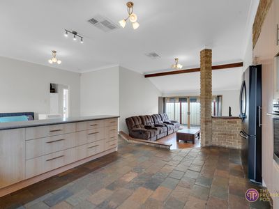 33 Redheart Drive, Thornlie