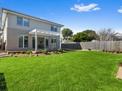 4 Roberta Grove, Frankston