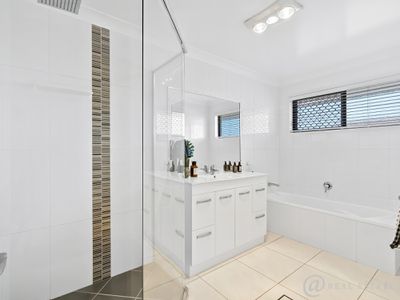 5 Brigalow Place, Lammermoor