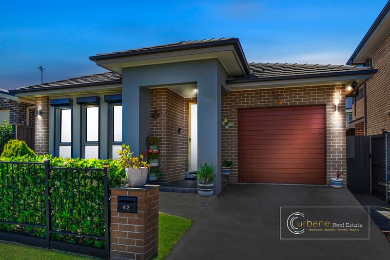 42 Feathertop Avenue, Minto
