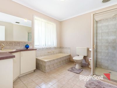 8 Paperbark Place, Knoxfield