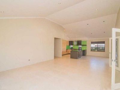 31 Birmingham Parade, Piara Waters