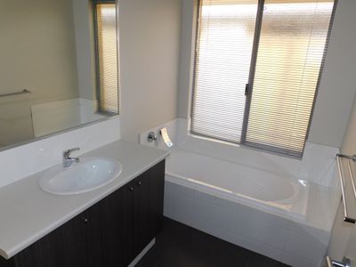 5 Secretan Way, Hammond Park