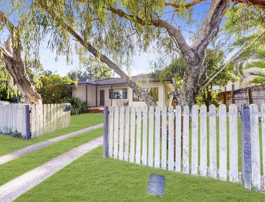 Water Views from the Block, Exceptional Shed Space & Endless Potential image 2