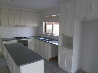 1 / 19 Cootamundra Court, Werribee