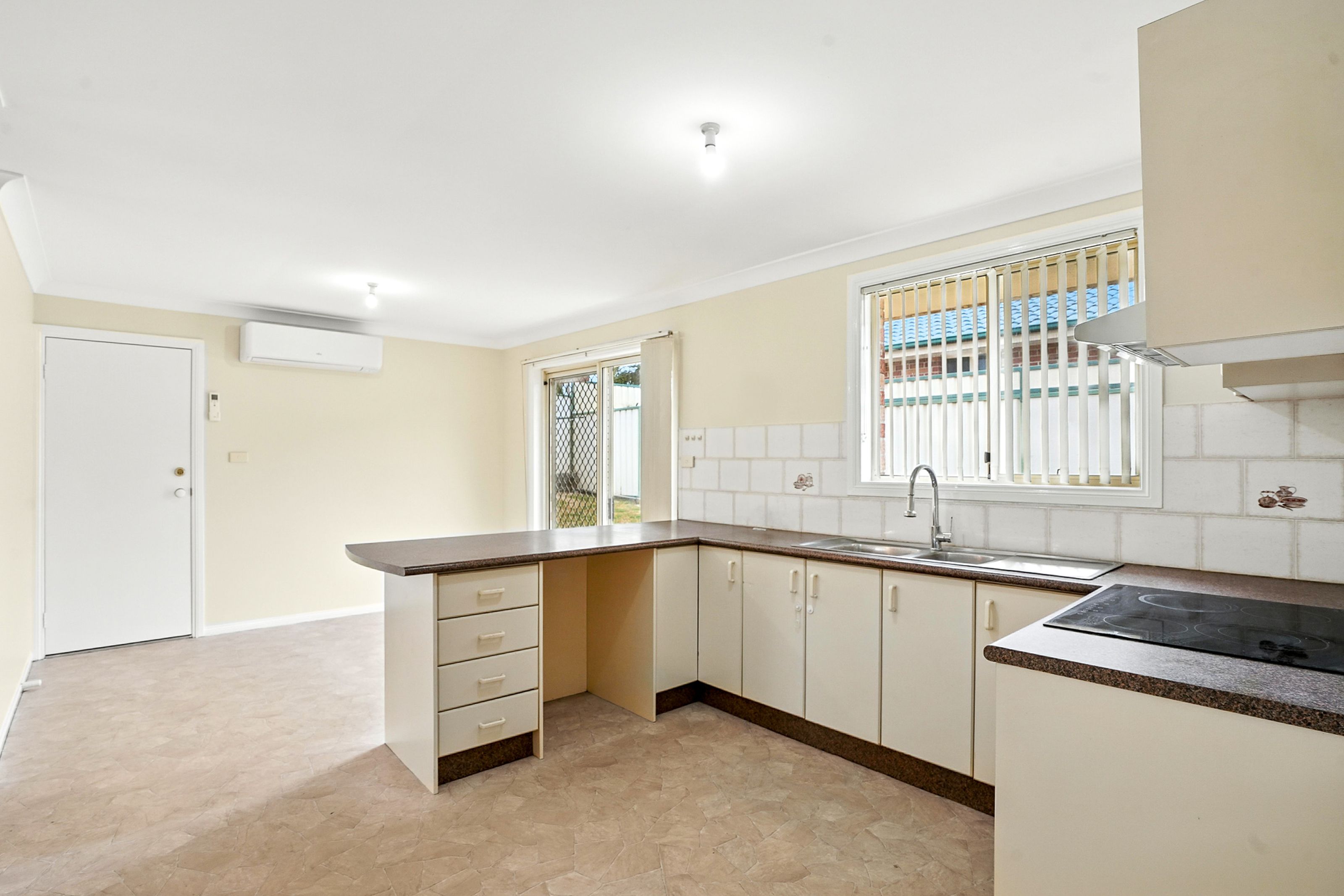 61A Womra Crescent, GLENMORE PARK
