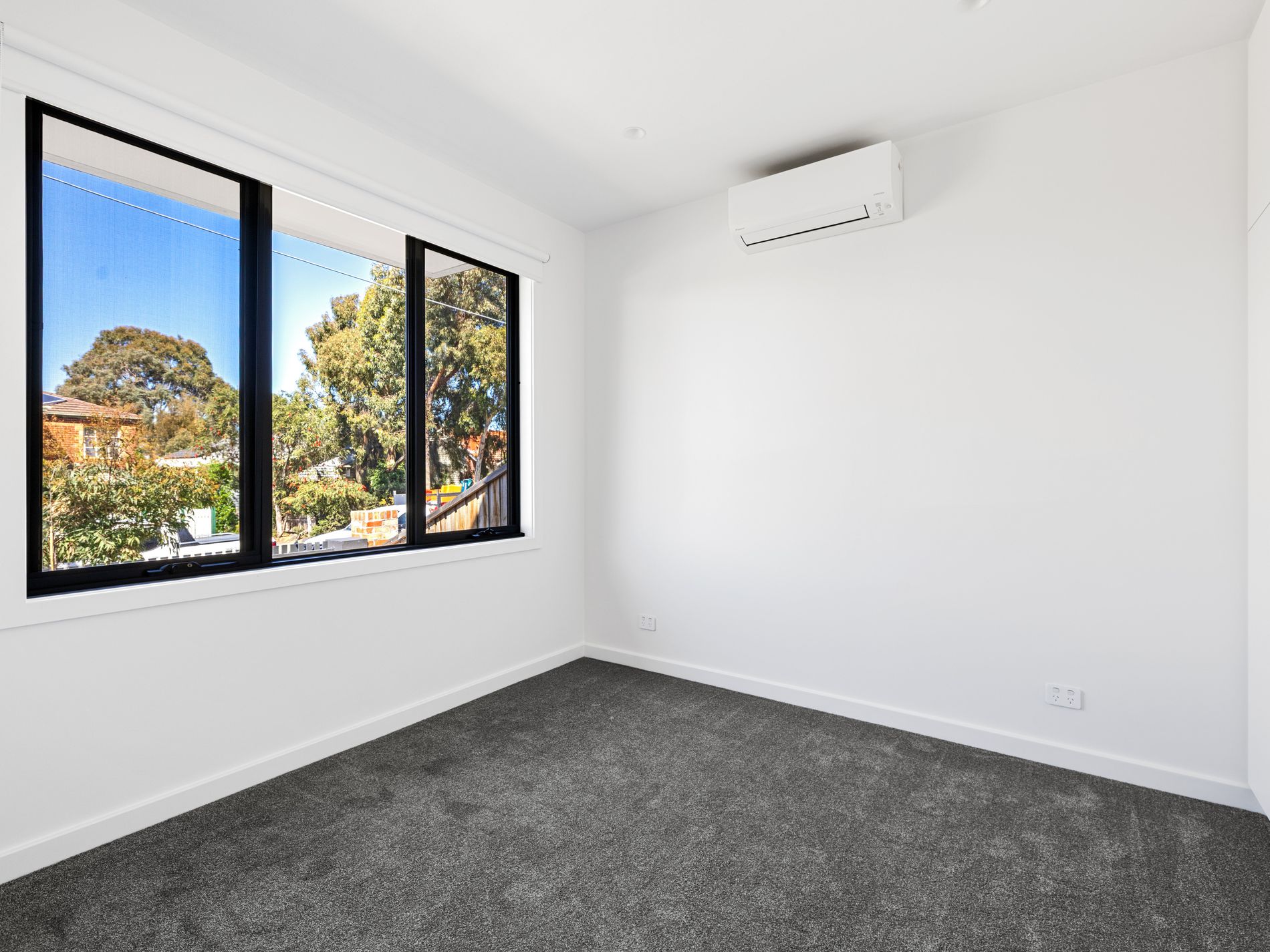 1 / 12 Irvine Crescent, Brunswick West