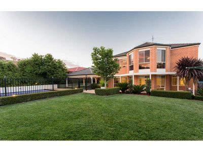 17 AVONDALE DRIVE, Wodonga