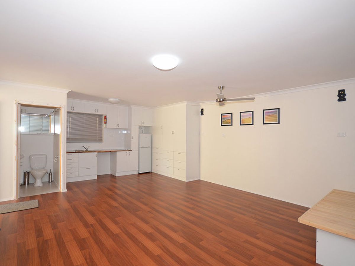 2 CHARLEVILLE STREET, Point Vernon