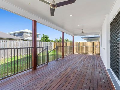 5 Apple Berry Avenue, Coomera