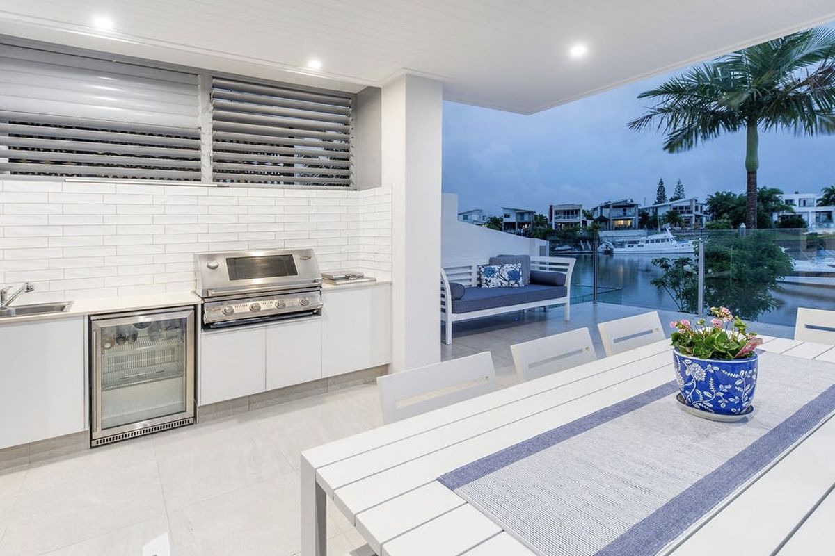 18 Onshore Place, Helensvale