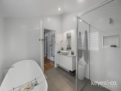 11 Chapman Street, Mysterton