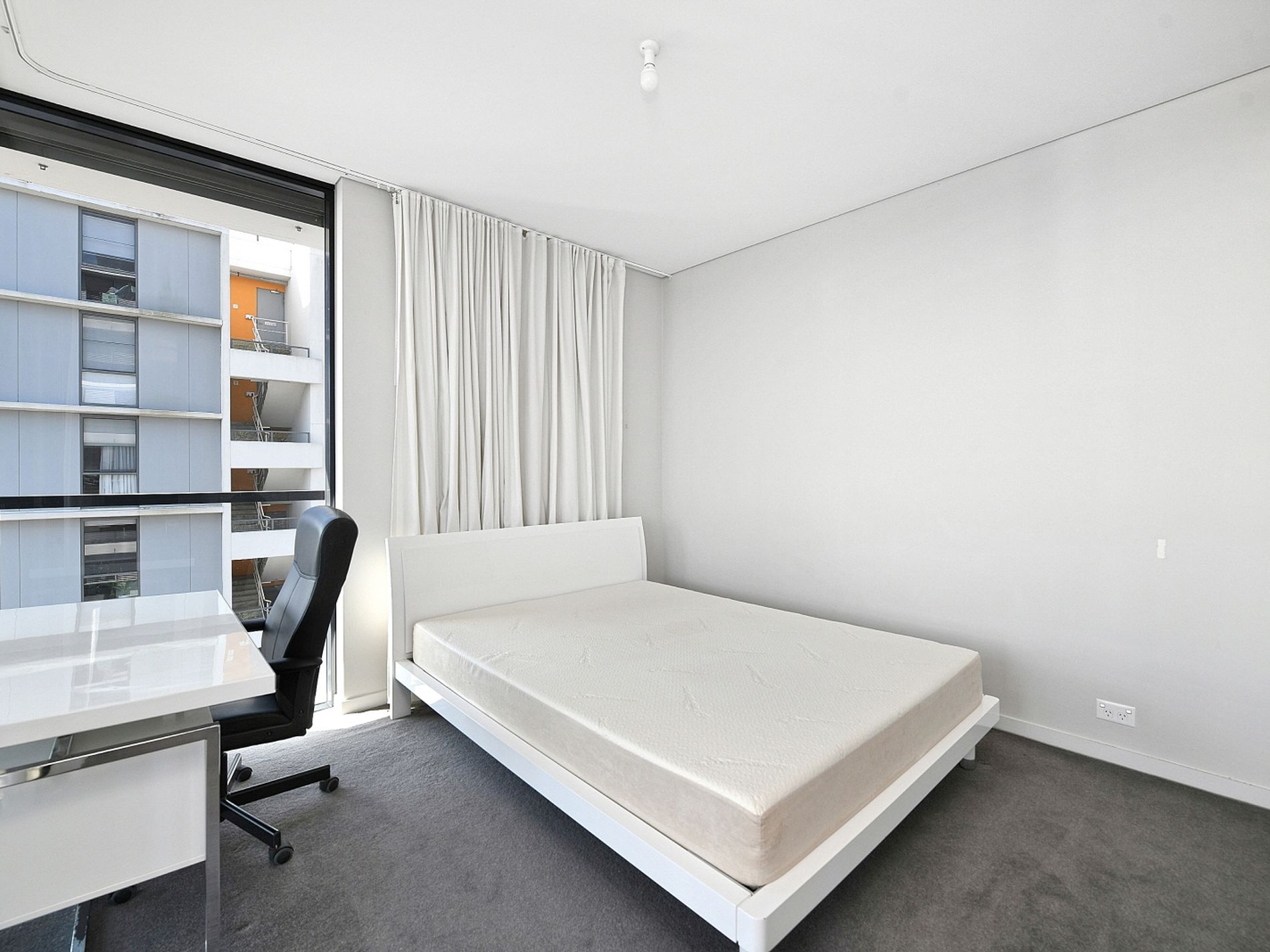 902 / 5 Sterling Circuit, Camperdown