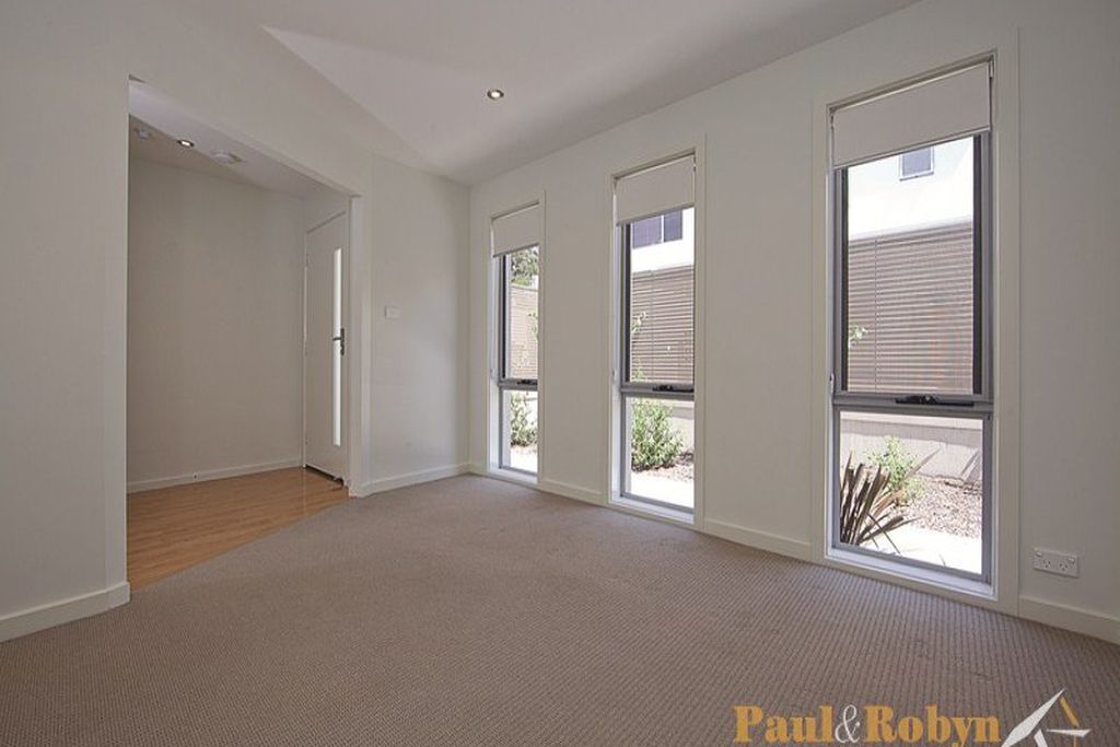 8 / 9 Bisdee Street, Hughes