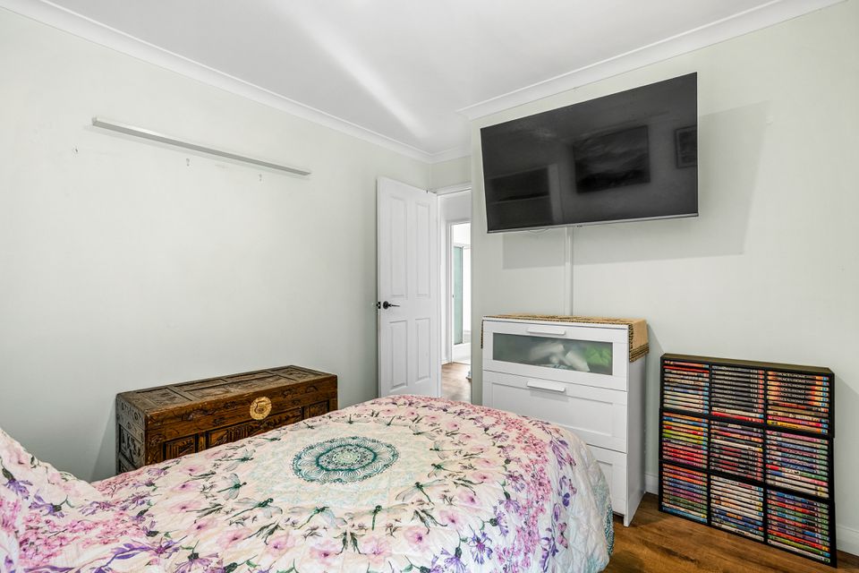 24 MANLY CRESCENT, Warnbro