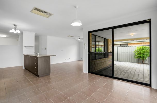 53 Colreavy Ramble, Baldivis