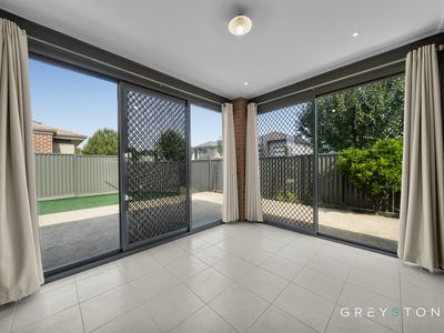12 Patera Grove, Fraser Rise