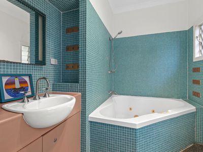 2 Thirteenth Avenue, Kedron