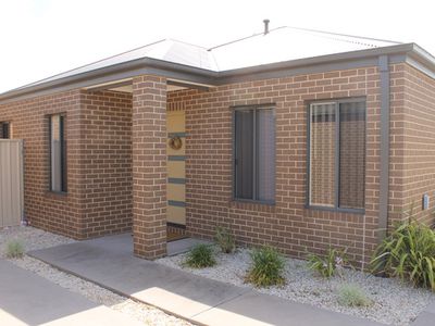 2 / 94 MITCHELL STREET, Wodonga