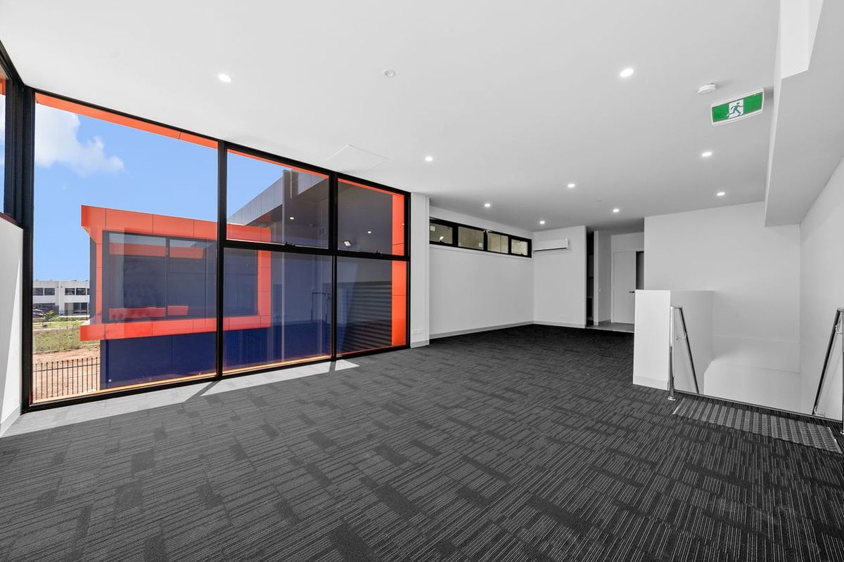 2 / 5 Literary Way, Williamstown