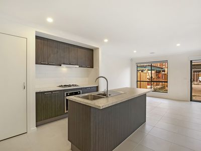 11 Taro Walk, Rockbank