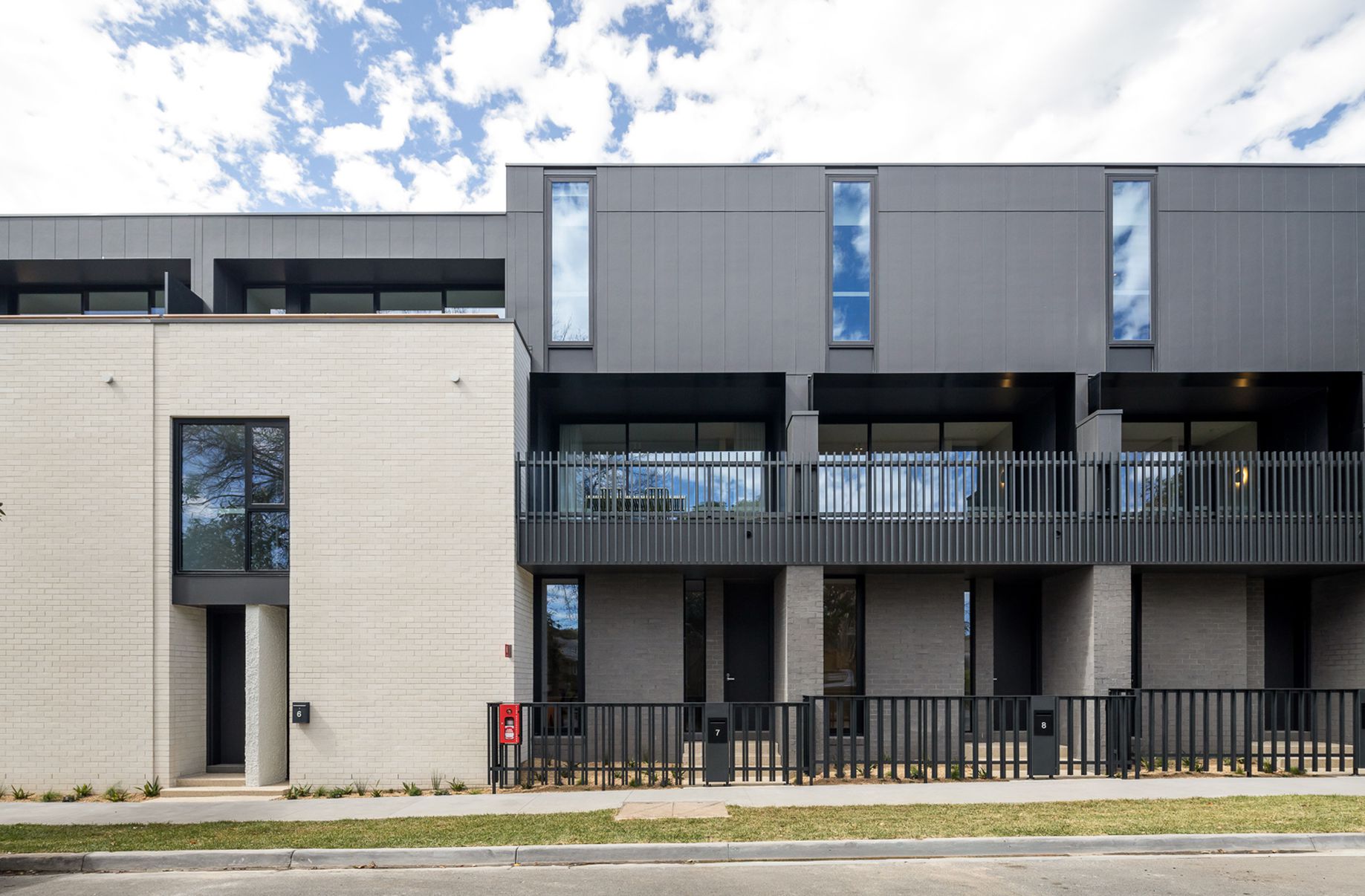 TH / 2 Clyde Street, Kew East