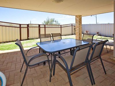 8 Rothbury Parade, Rockingham