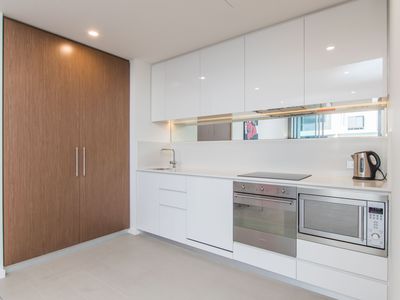 411  /  2 Moreau Parade, East Perth