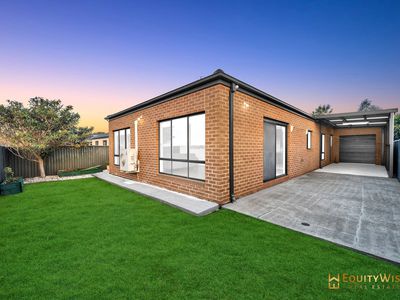 32 Brockwell Crescent, Manor Lakes