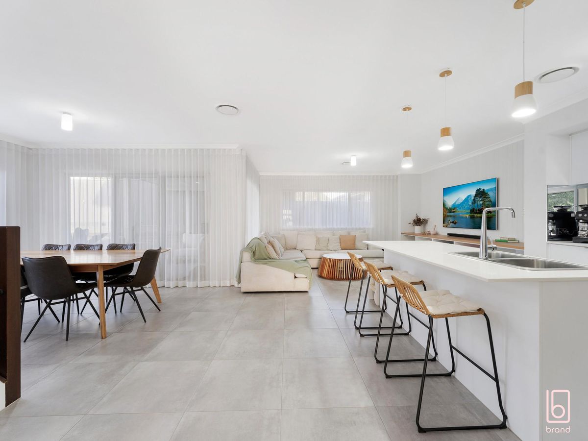 4 Freesia Way, Hamlyn Terrace