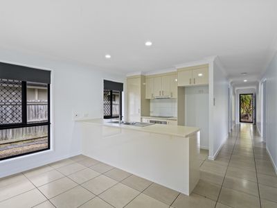 9 Wyndham Cct, Holmview