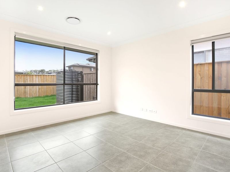 33 Parade Road, Leppington