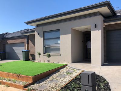 10 Amaretto Circuit, Manor Lakes