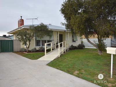 25 HIGGINS STREET, Wangaratta