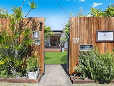 37 Amarina Avenue, Mooloolaba
