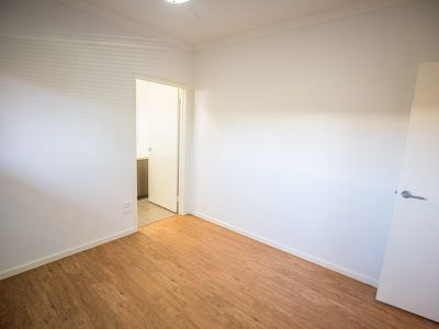 10 Homestead Ramble, Newman