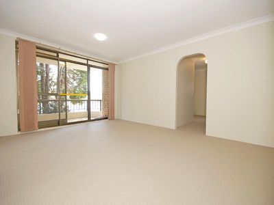 4 / 19 Carlingford Road, Epping