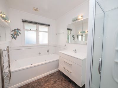 83 Easther Crescent, Kew