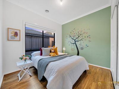 32 Brockwell Crescent, Manor Lakes